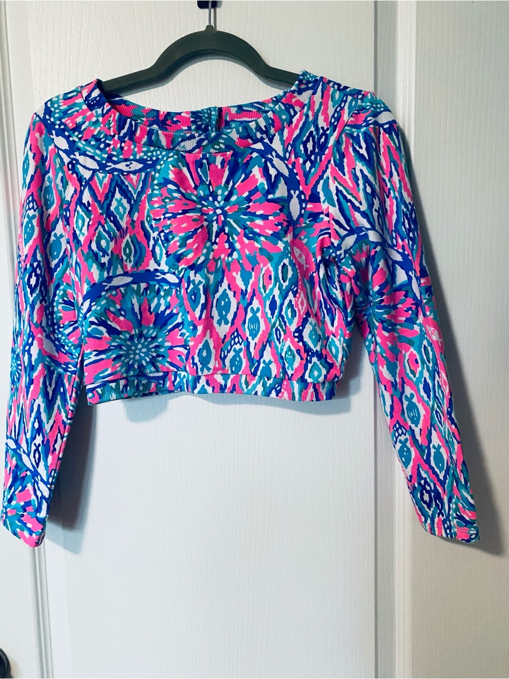 🛍️Lilly Pulitzer Carlitos Pink, Blue & Aqua Crop Top